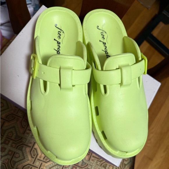 Free People Women’s Lime Green Clogs NWOT! 8.5-9 (39) - Picture 1 of 1